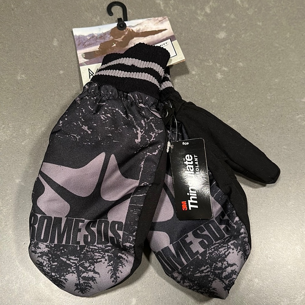 Rome sds brand mitt NWT